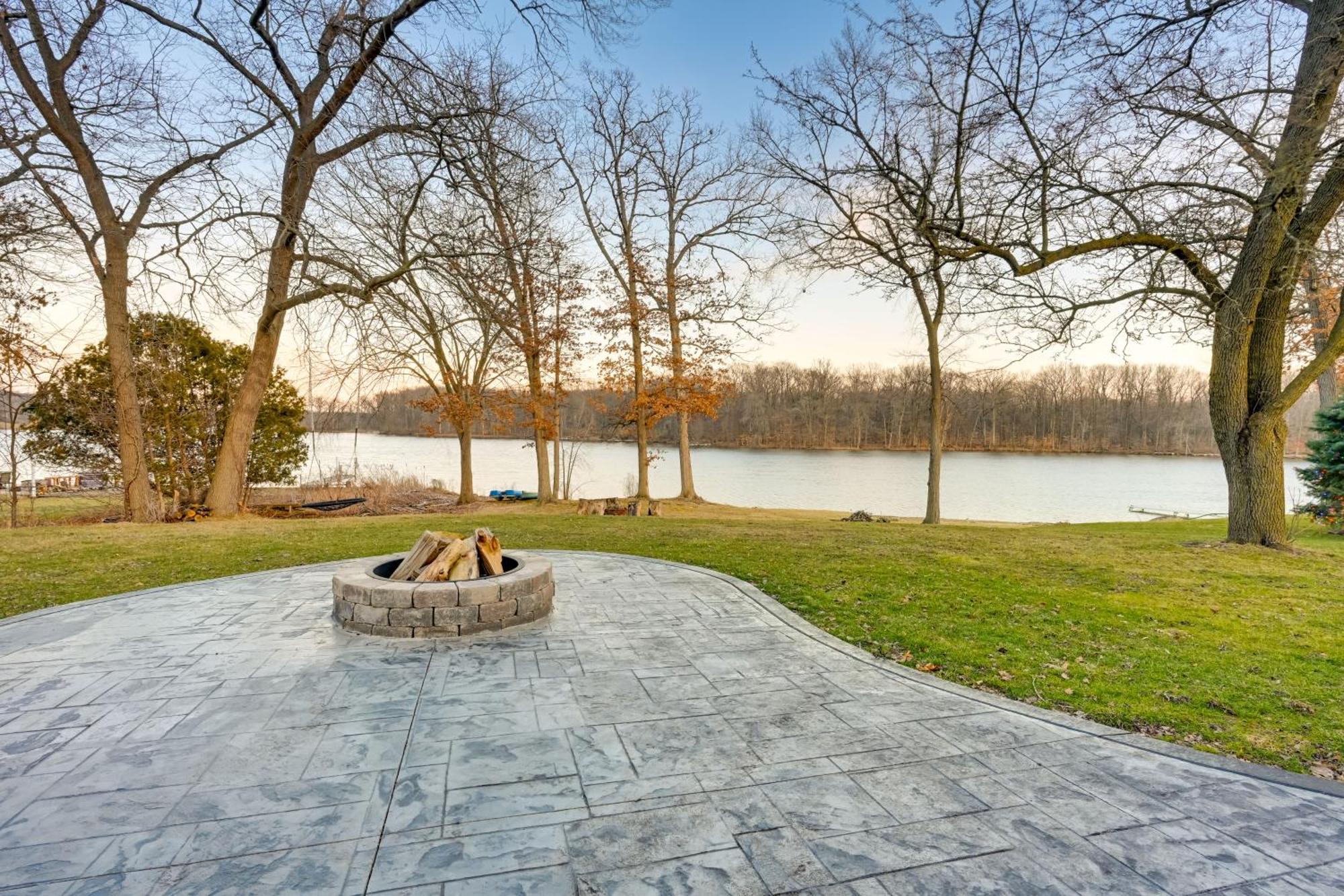 Lakefront Hartland Cottage With Patio And Fire Pits! Buitenkant foto